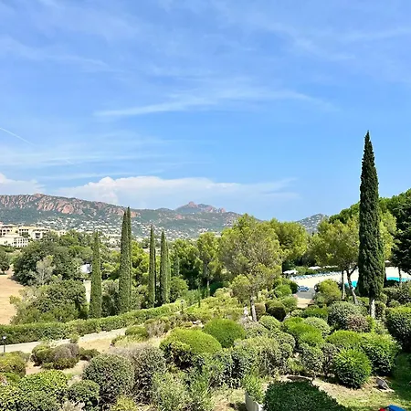La Mediterranee Comme Vous L'aviez Revee * Saint-Raphael (Var)